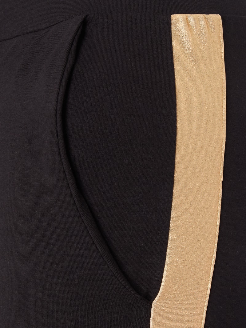 Trackpants mit Stretch-Anteil in schwarz