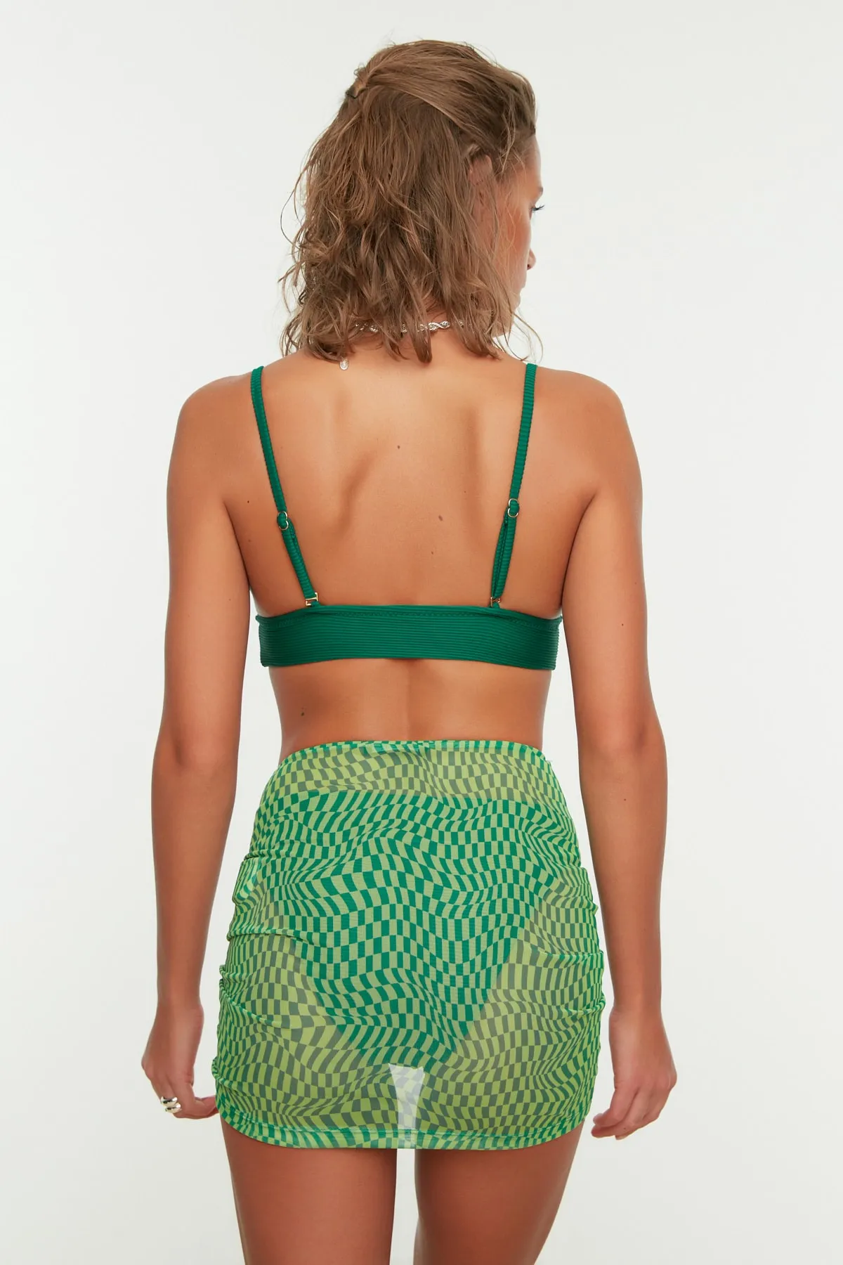 Trendyol Collection  Grüner, geometrisch gemusterter, geraffter Mini-Strickpareo aus Netzstoff TBESS22PR0001