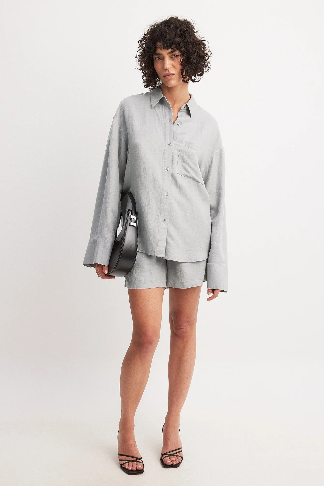 Weite Shorts mit halbhoher Taille aus Viskose-Mix