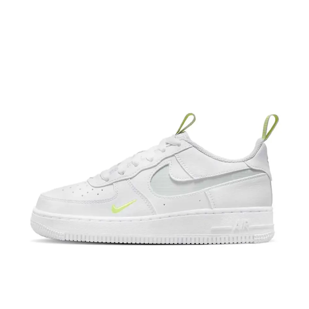 Nike Air Force 1 LV8 HF0095-100 / weiss
