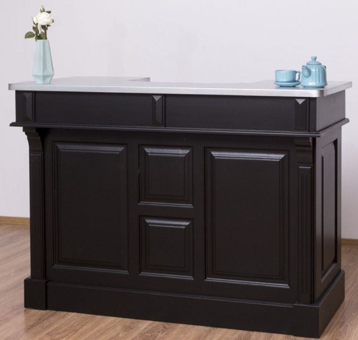 Casa Padrino Barschrank Landhausstil Theke Schwarz / Silber 150 x 65 x H. 107 cm - Massivholz Thekentisch mit verzinkter Tischplatte - Barmöbel im Landhausstil