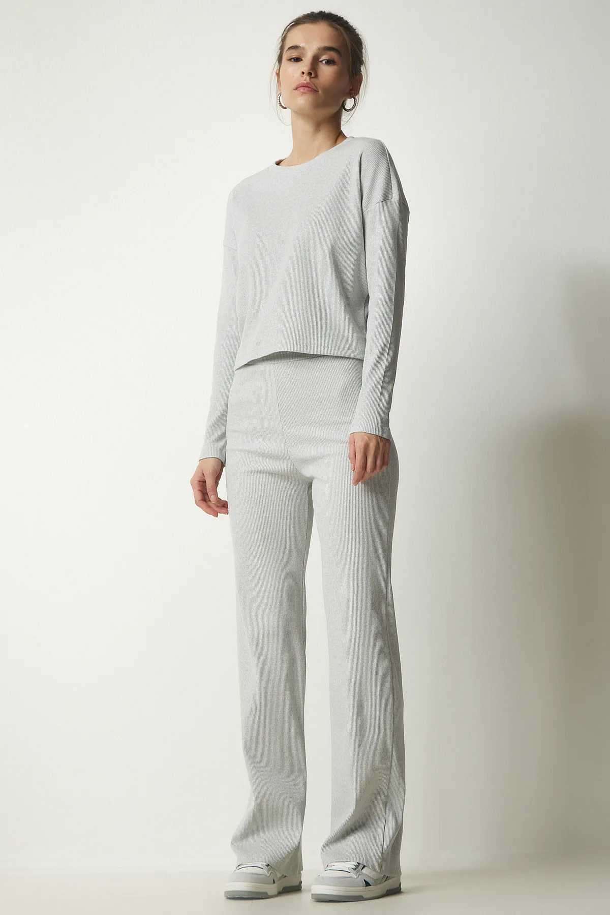Happiness İstanbul  Hellgraues, lässiges Cord-Blusen- und Hosen-Set für Damen HZ00001