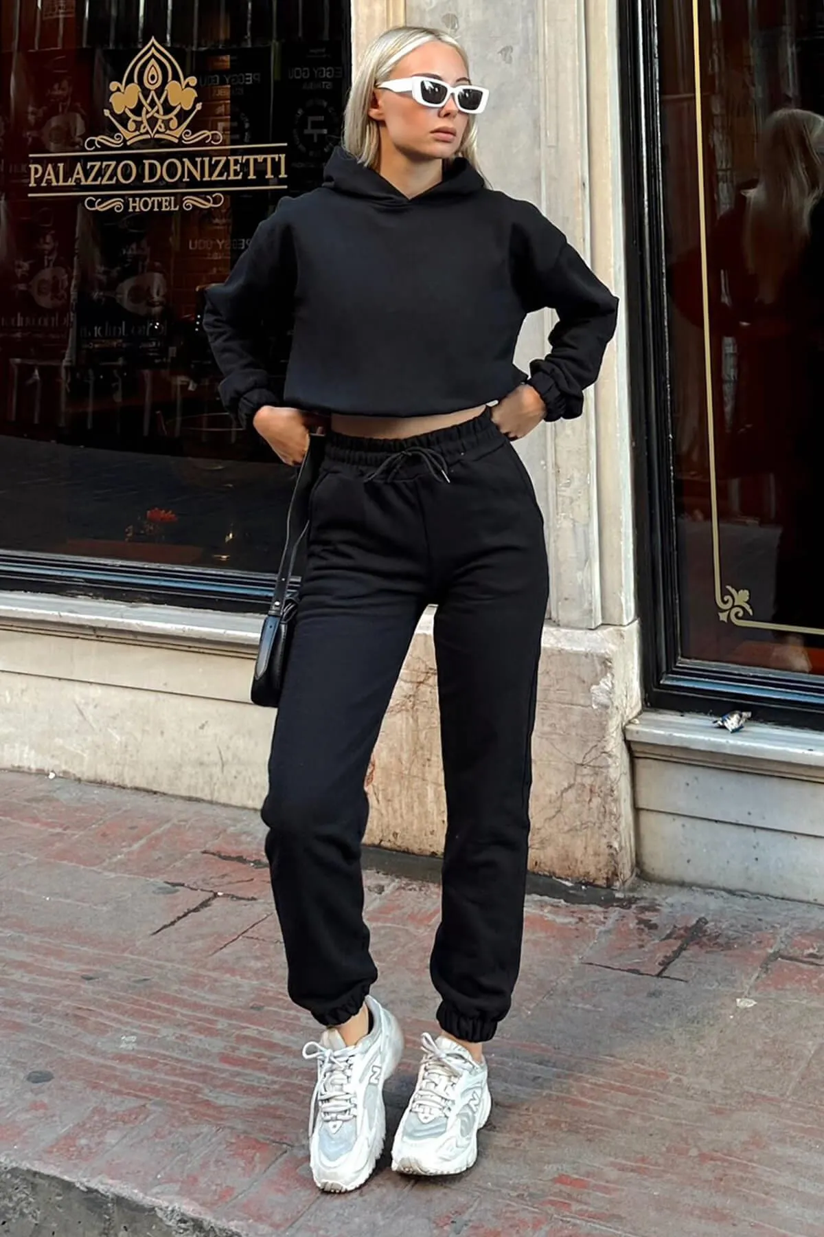 Swist  Schwarzes Crop-Trainingsanzug-Set für Damen mit Kapuze