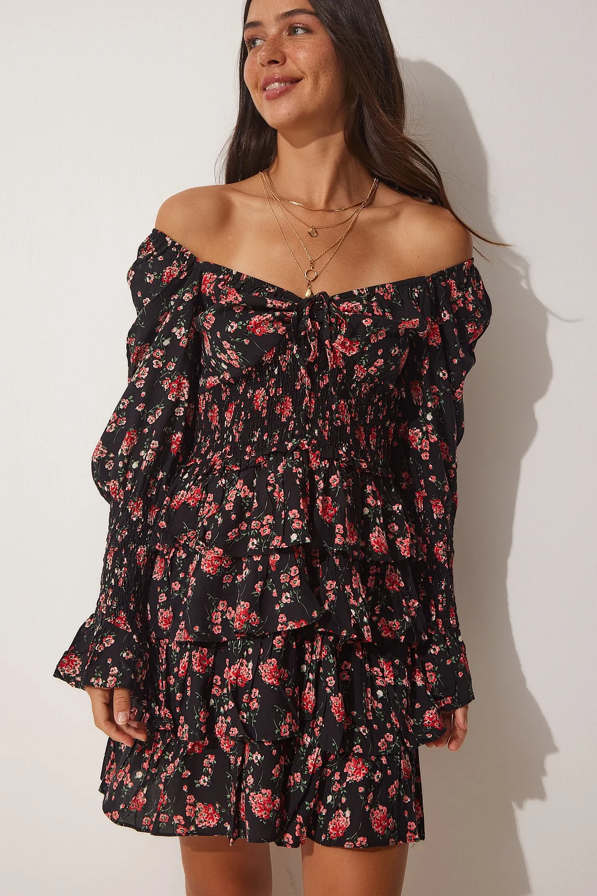 Happiness İstanbul  Schwarzes geblümtes Katkat-Rüschen-Mini-Sommerkleid für Damen FN02947
