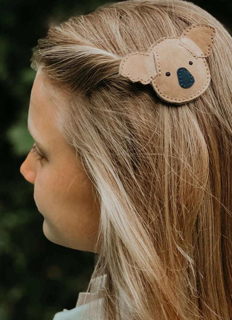 Agrafă de păr Donsje Amsterdam Josie Koala din nubuc