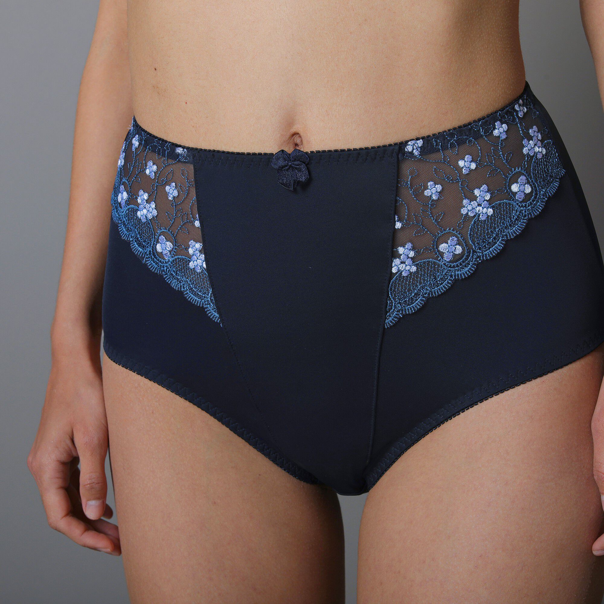 Gainette microfibre tulle brodé Caminata