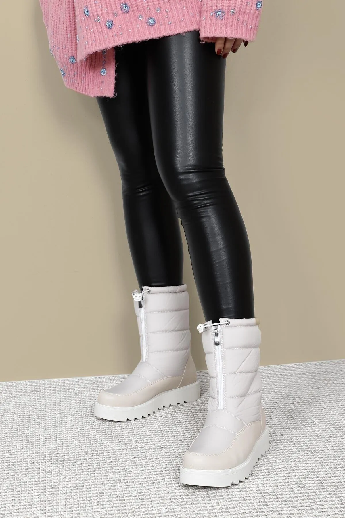 GÖNDERİ(R)  Beige Damen-Schneestiefel mit runder Spitze 06404