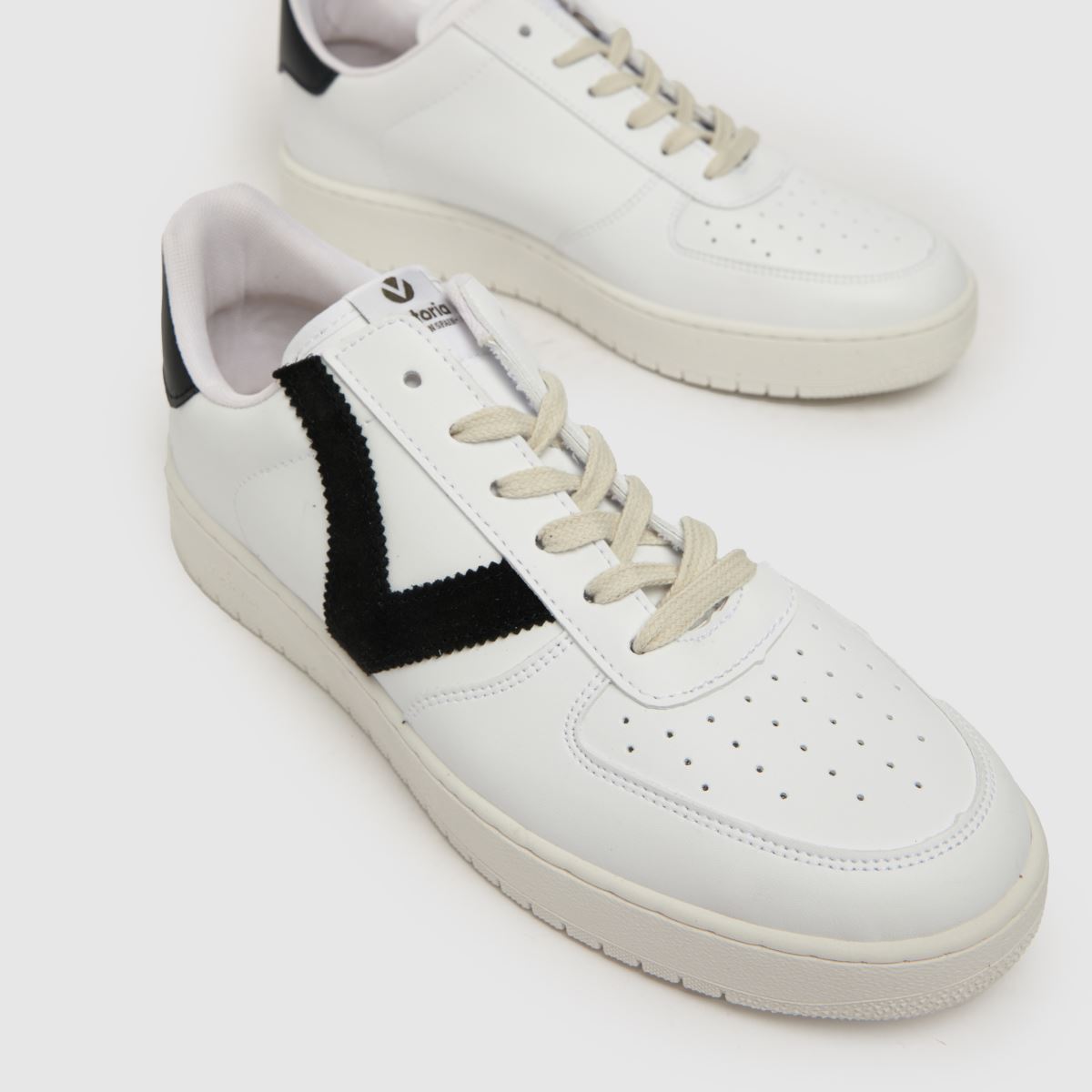 Victoria Madrid-sneakers i vitt och svart