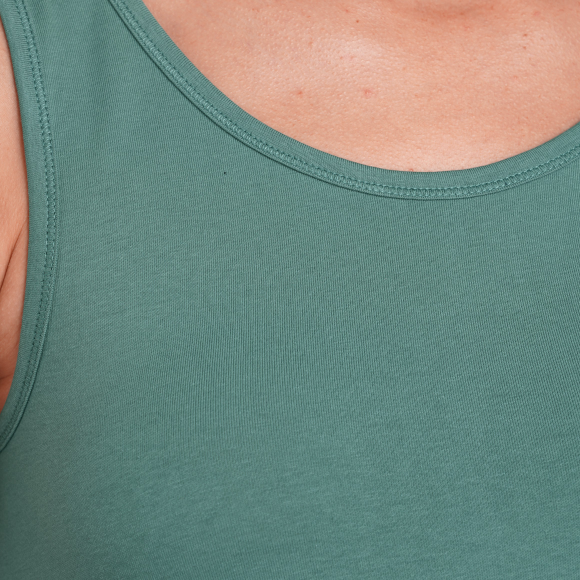 2 Damen Unterhemden im Basic-Look