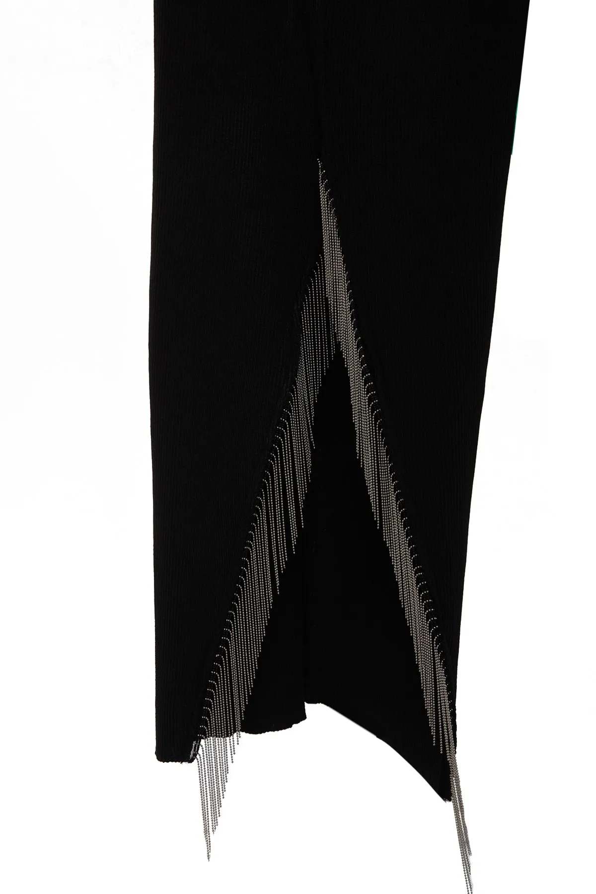 Trendyol Curve  Schwarzes Strickkleid mit asymmetrischem Schnitt und Accessoire-Details TBBAW24AH00006