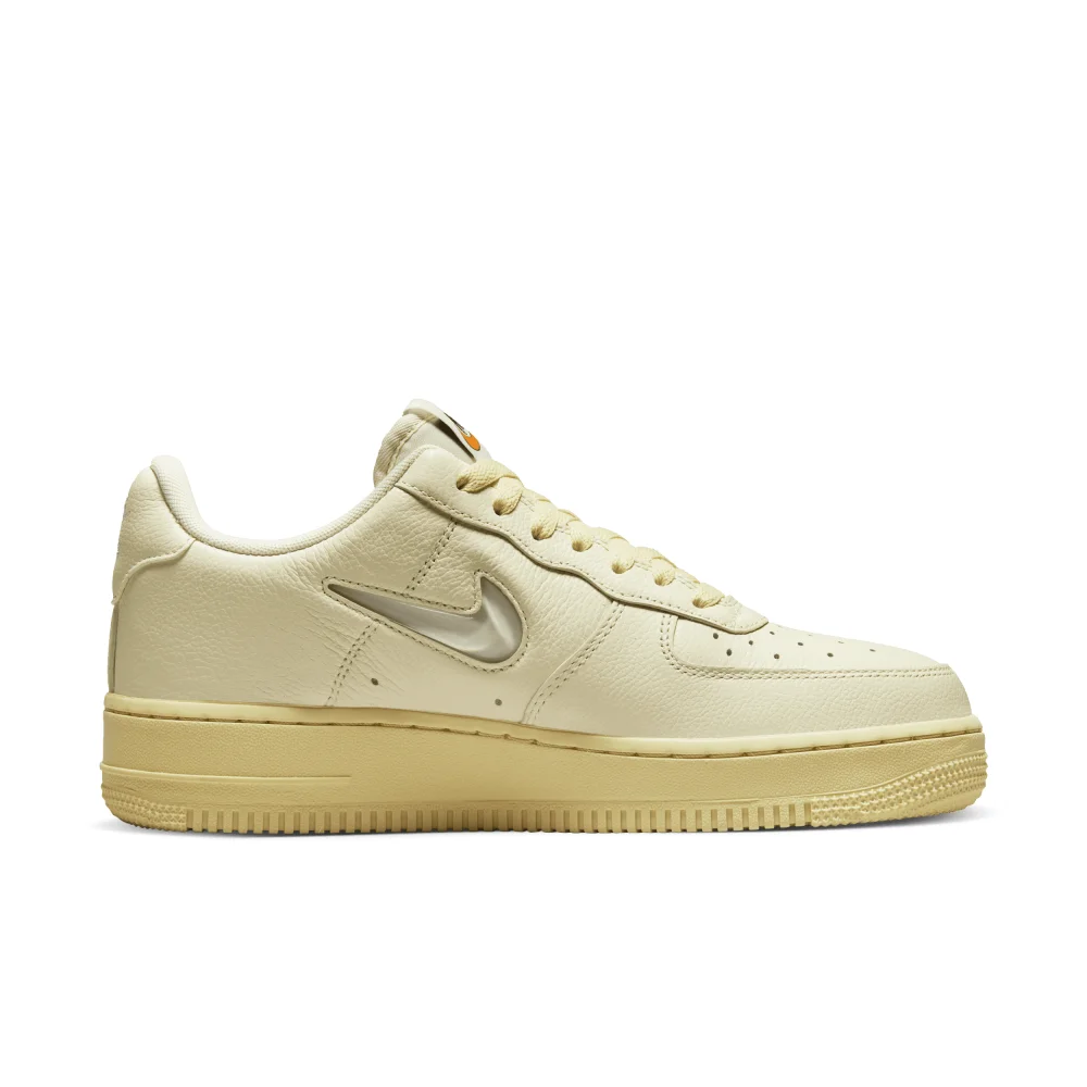 Nike Wmns Air Force 1 07 LX DO9456-100 / weiss