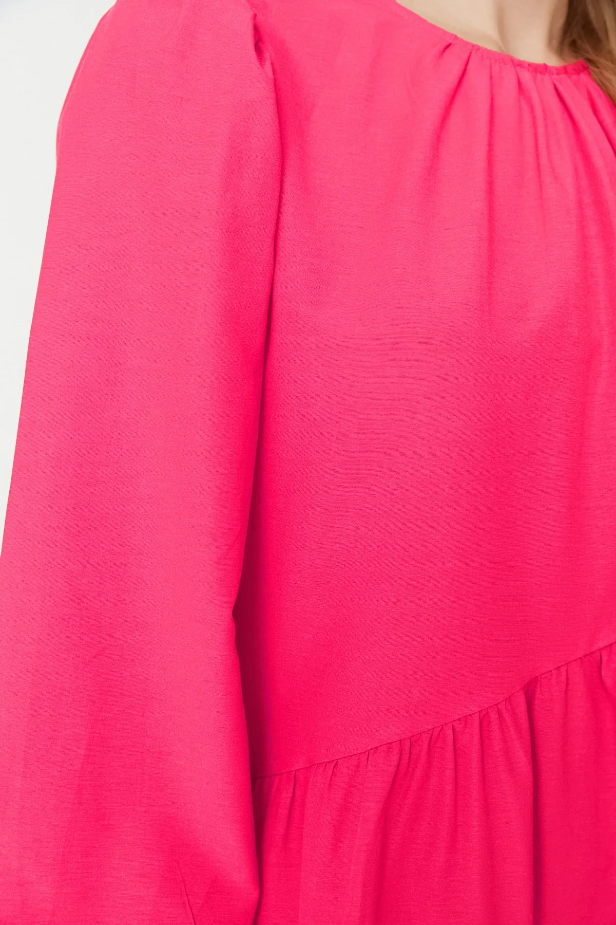 Trendyol Modest  Rotes, gewebtes Baumwollkleid mit weitem Schnitt und Raffung TCTSS21EL3470