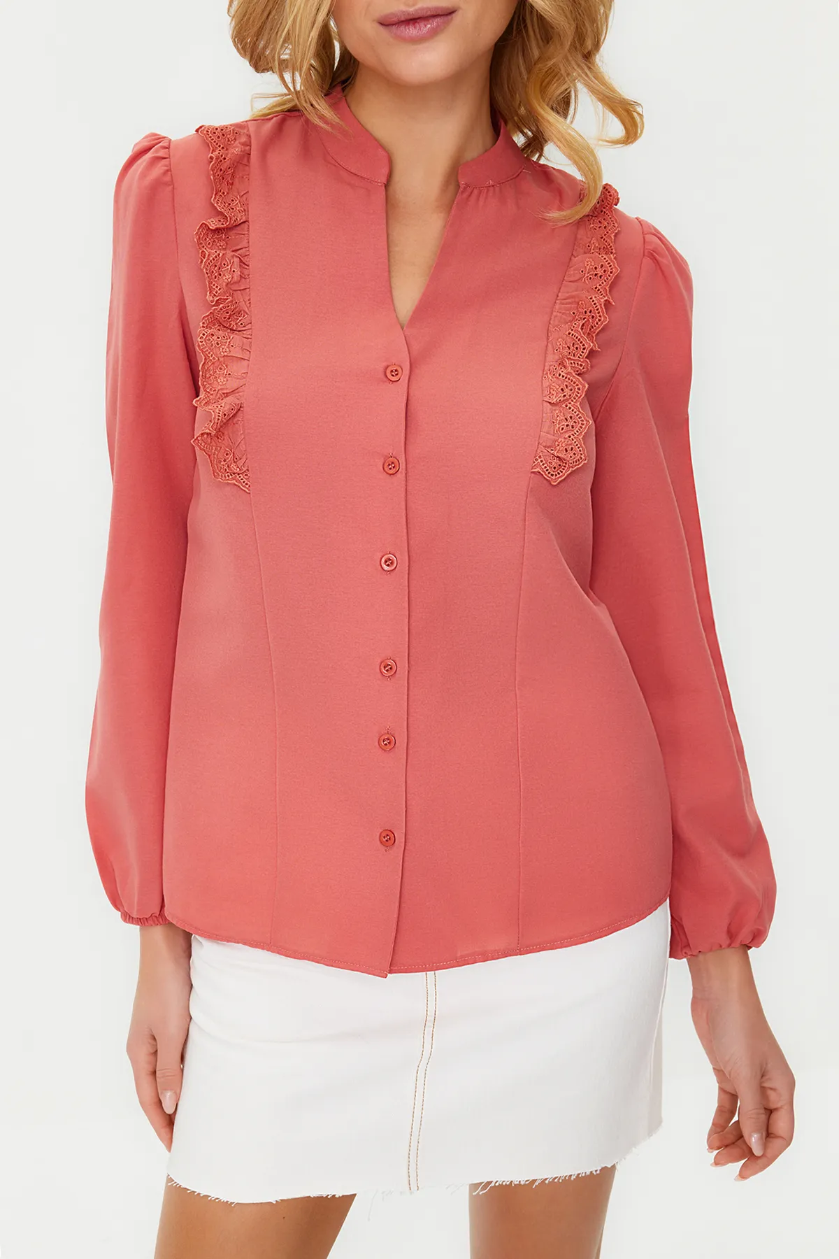 Trendyol Collection  Rotes Baumwoll-Spitzenhemd - Regular Fit TWOSS20GO0044