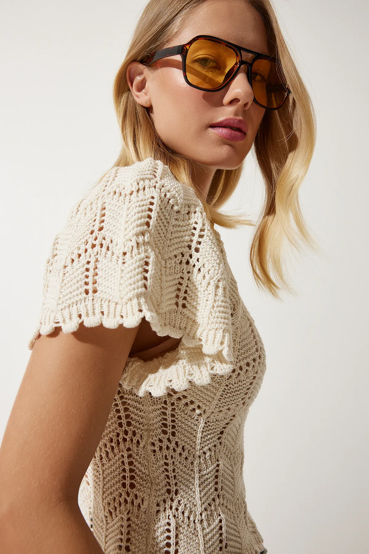 Happiness İstanbul  Cremefarbene gefütterte Strickbluse für Damen YU00012