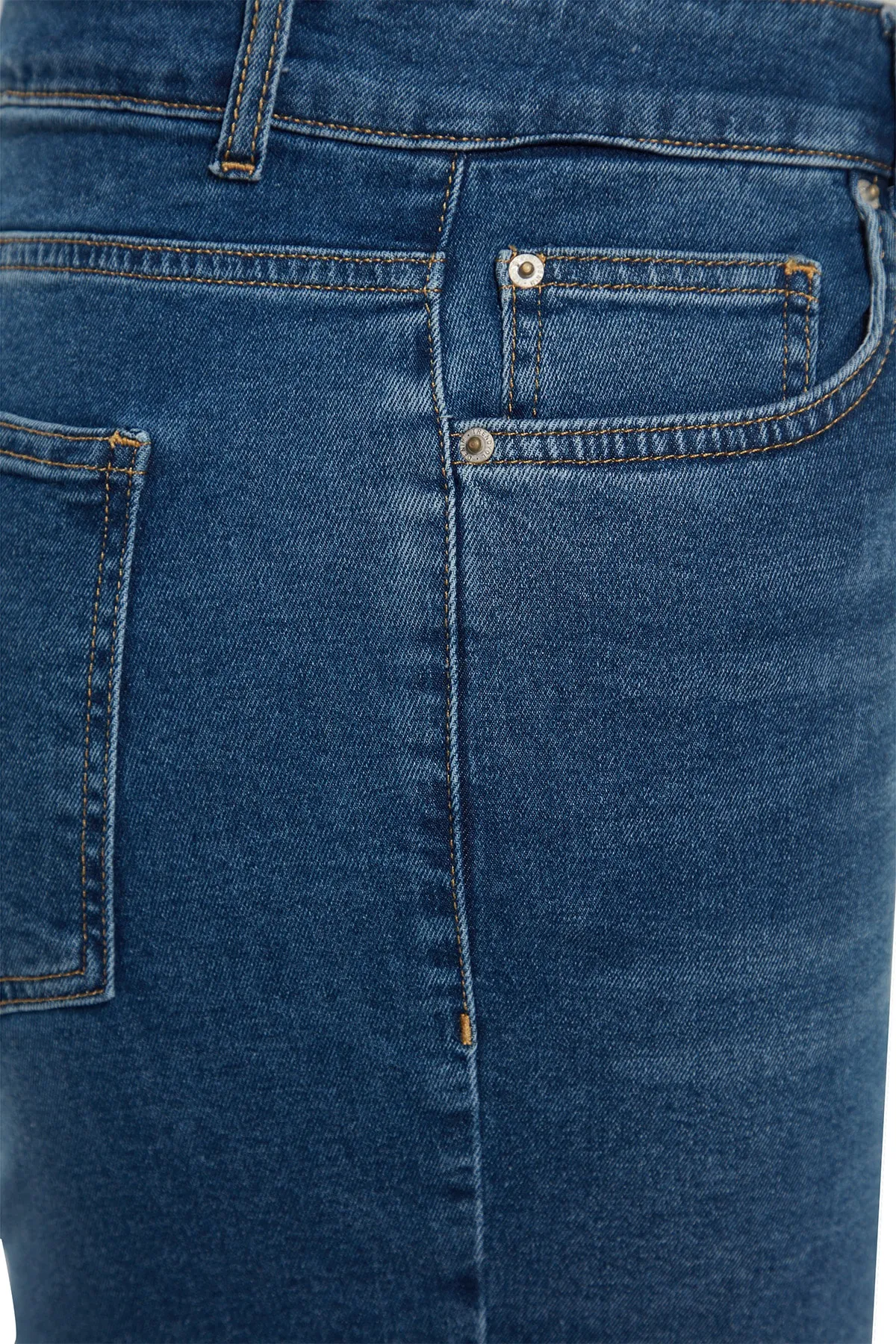 Trendyol Curve  Blaue, dehnbare Skinny-Jeansshorts mit hoher Taille und Bermuda TBBSS22AP0007