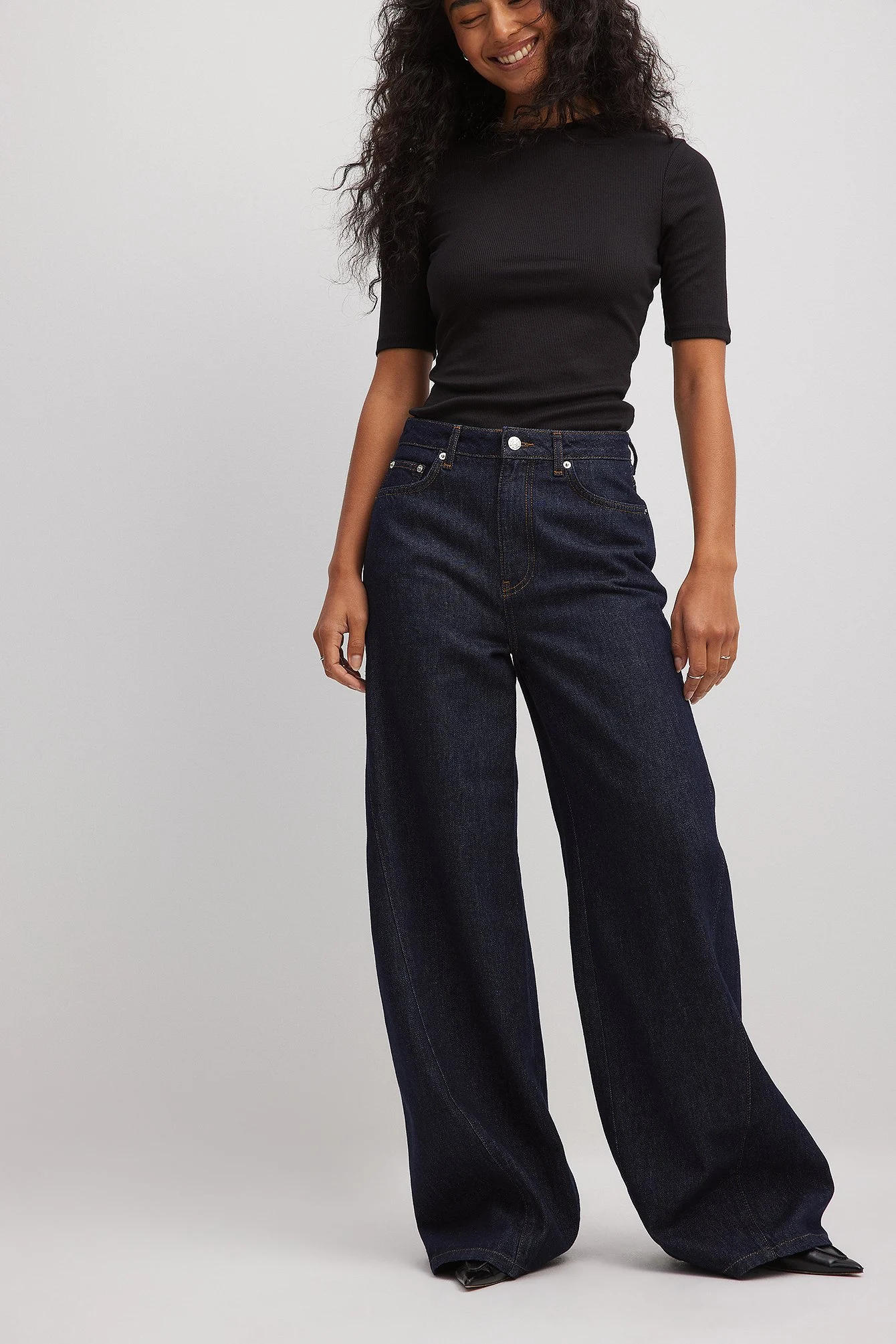 Jeans mit sehr weiten Beinen