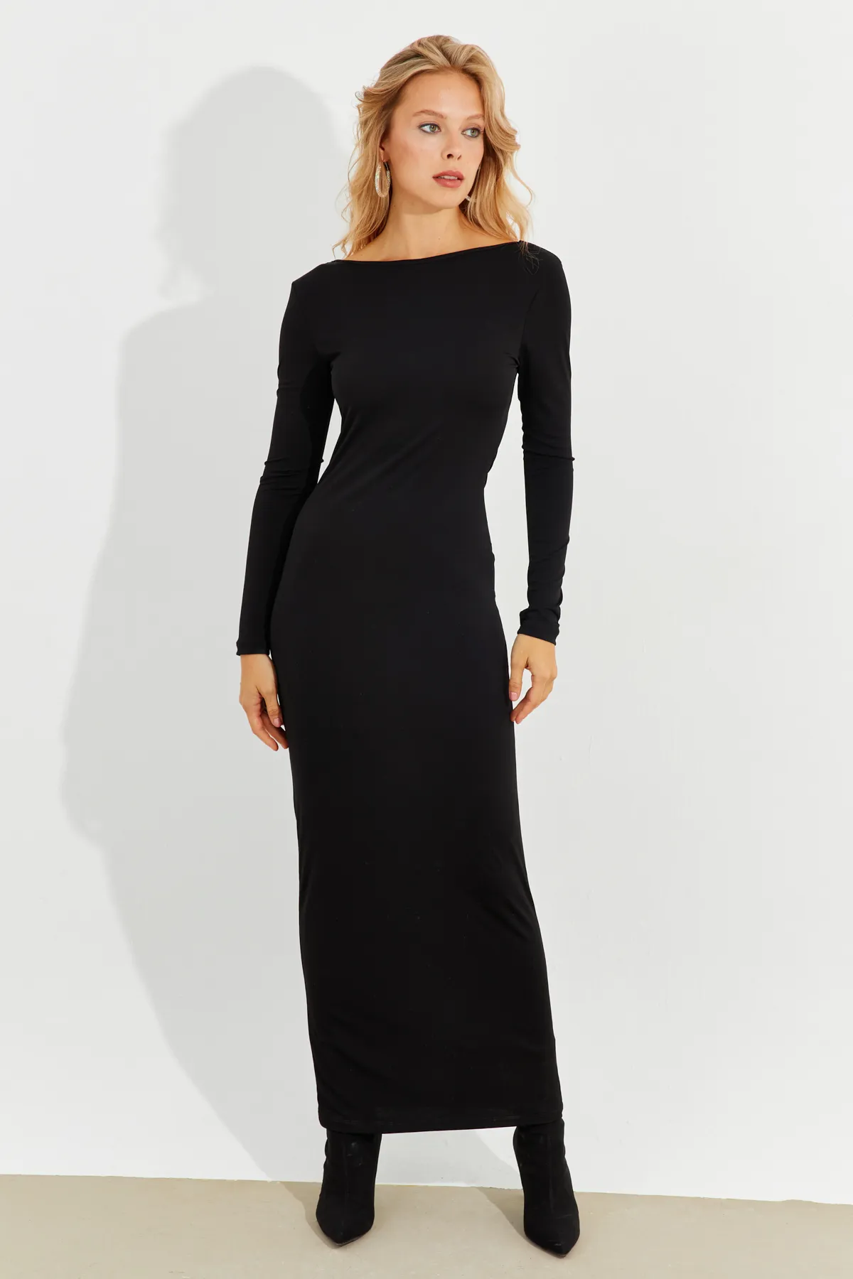 Cool & Sexy  Schwarzes Maxikleid mit offenem Rücken für Damen MEN2013