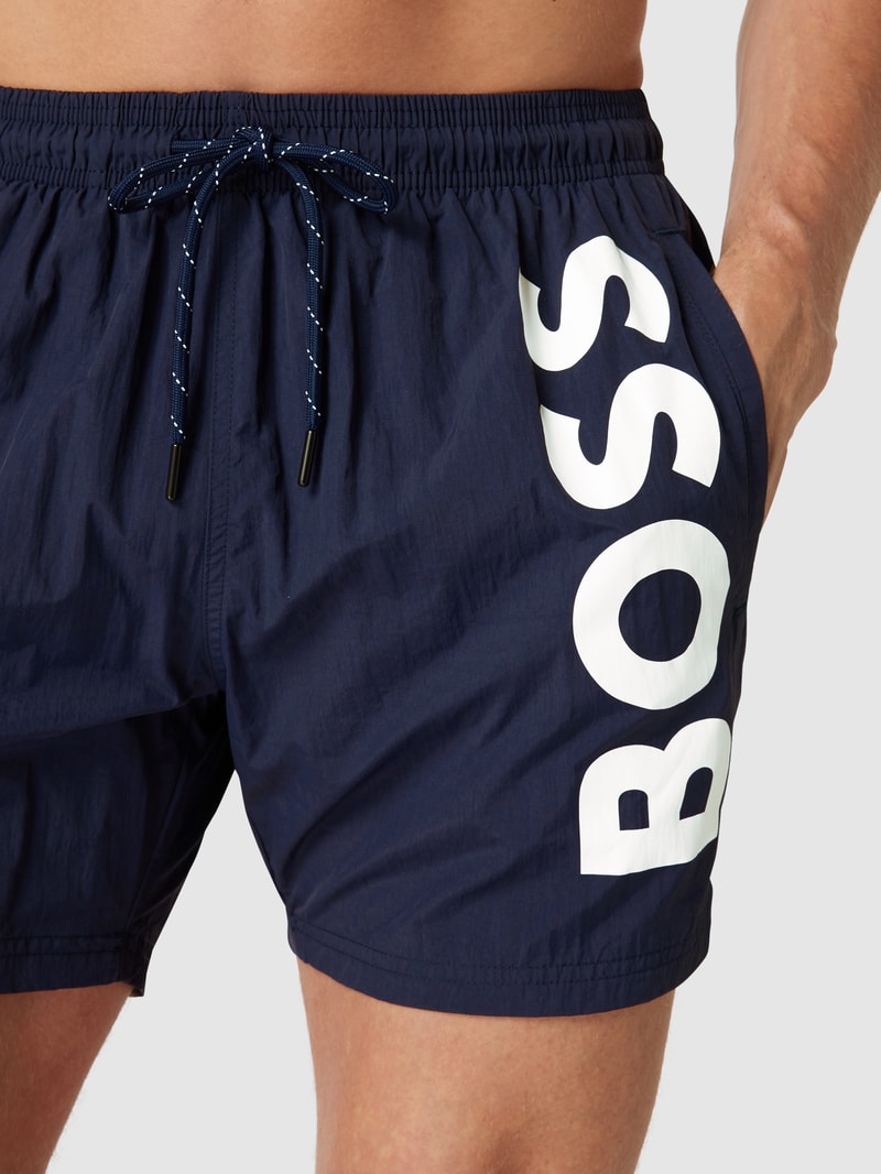 Badehose mit Label-Print Modell 'Octopus' in dunkelblau