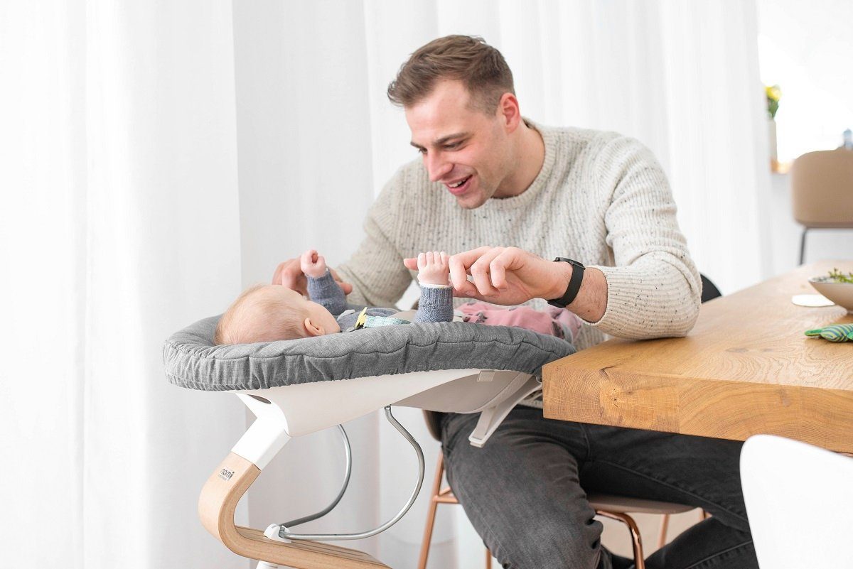 Stokke Hochstuhlaufsatz Nomi Newborn set, kleiner Helfer für Eltern