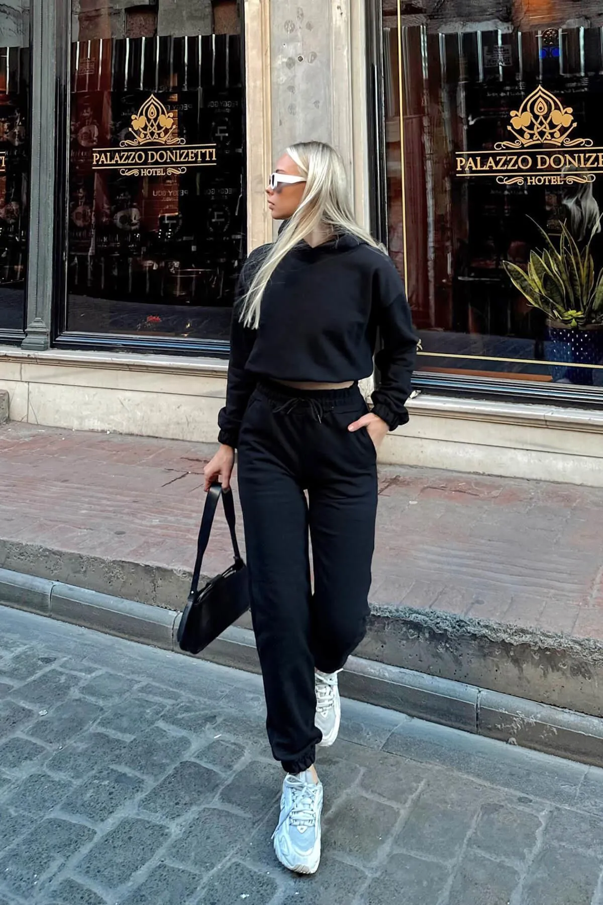 Swist  Schwarzes Crop-Trainingsanzug-Set für Damen mit Kapuze