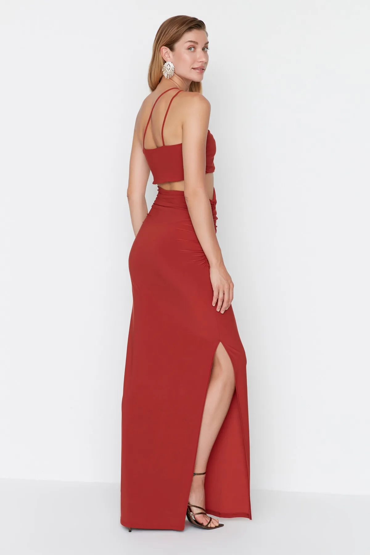 Trendyol Collection  Langes Abendkleid mit Kragendetail TPRSS22AE00003