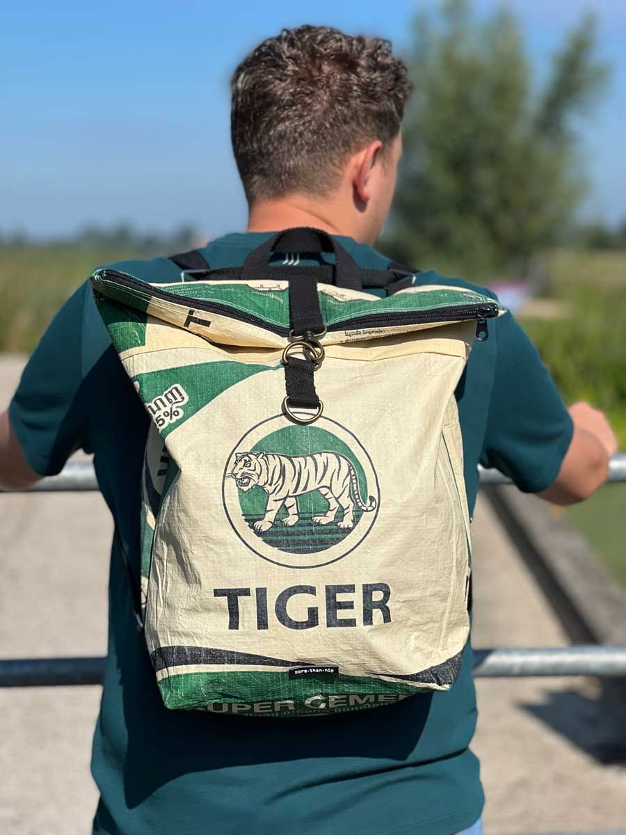 MoreThanHip Tantor Kamel Rolltop-Rucksack