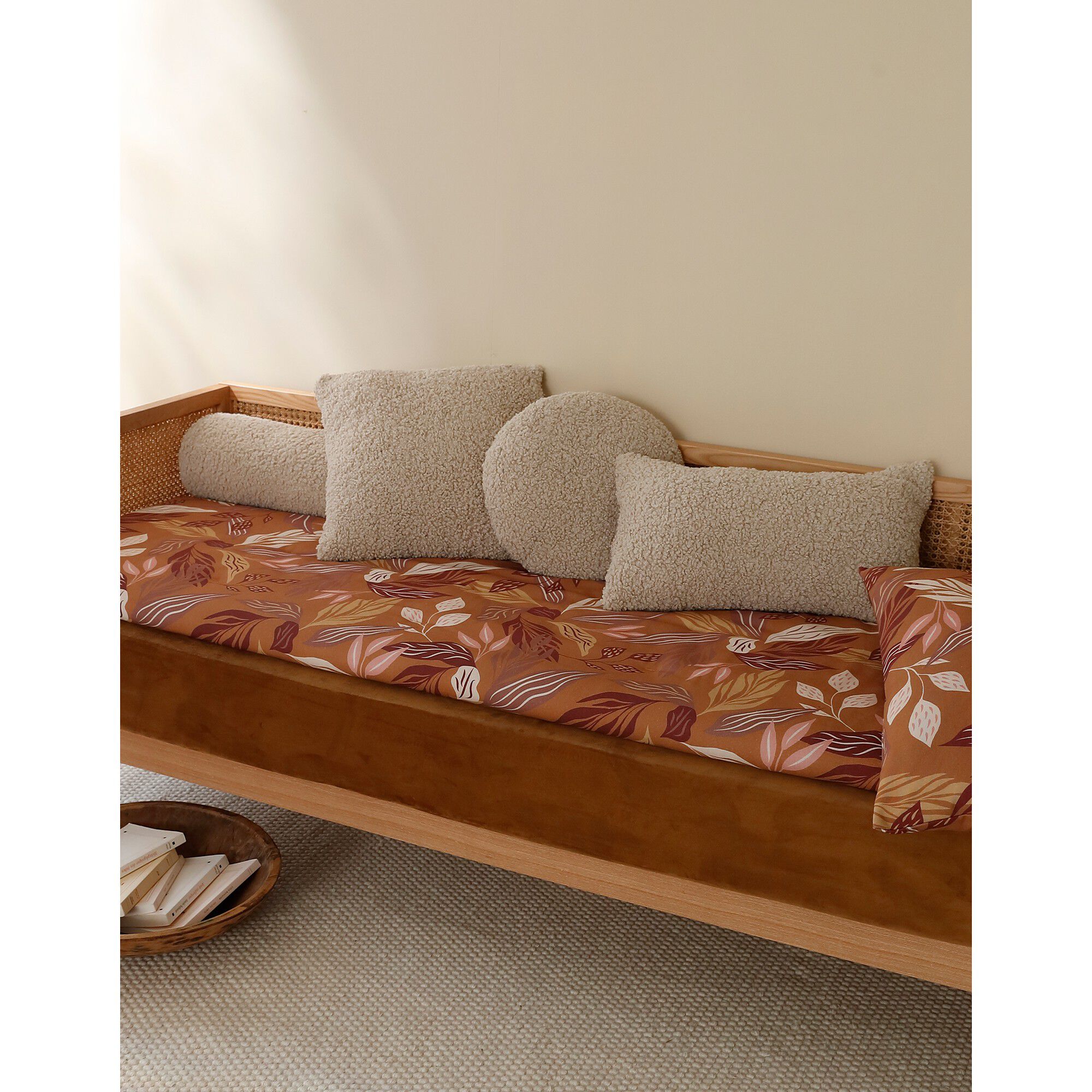 Coussin cylindrique en bouclette sherpa moutonnée