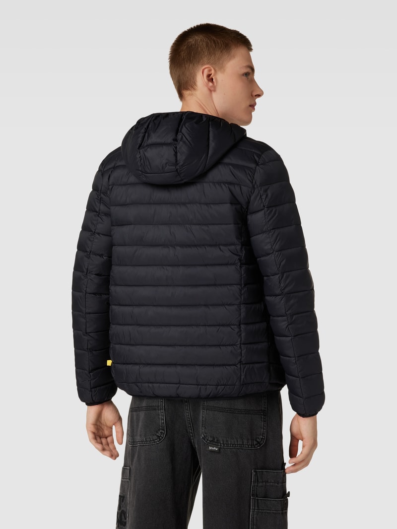 Steppjacke mit Kapuze in schwarz