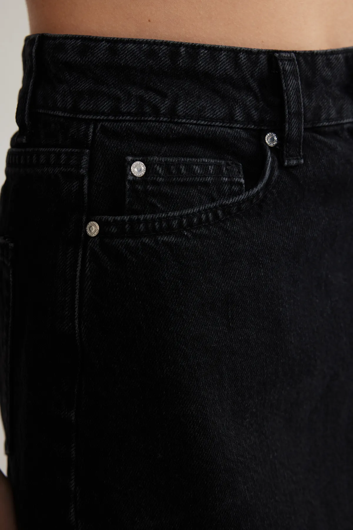 Trendyol Collection  Schwarzer Mini-Jeansrock mit hoher Taille TWOSS24ET00063