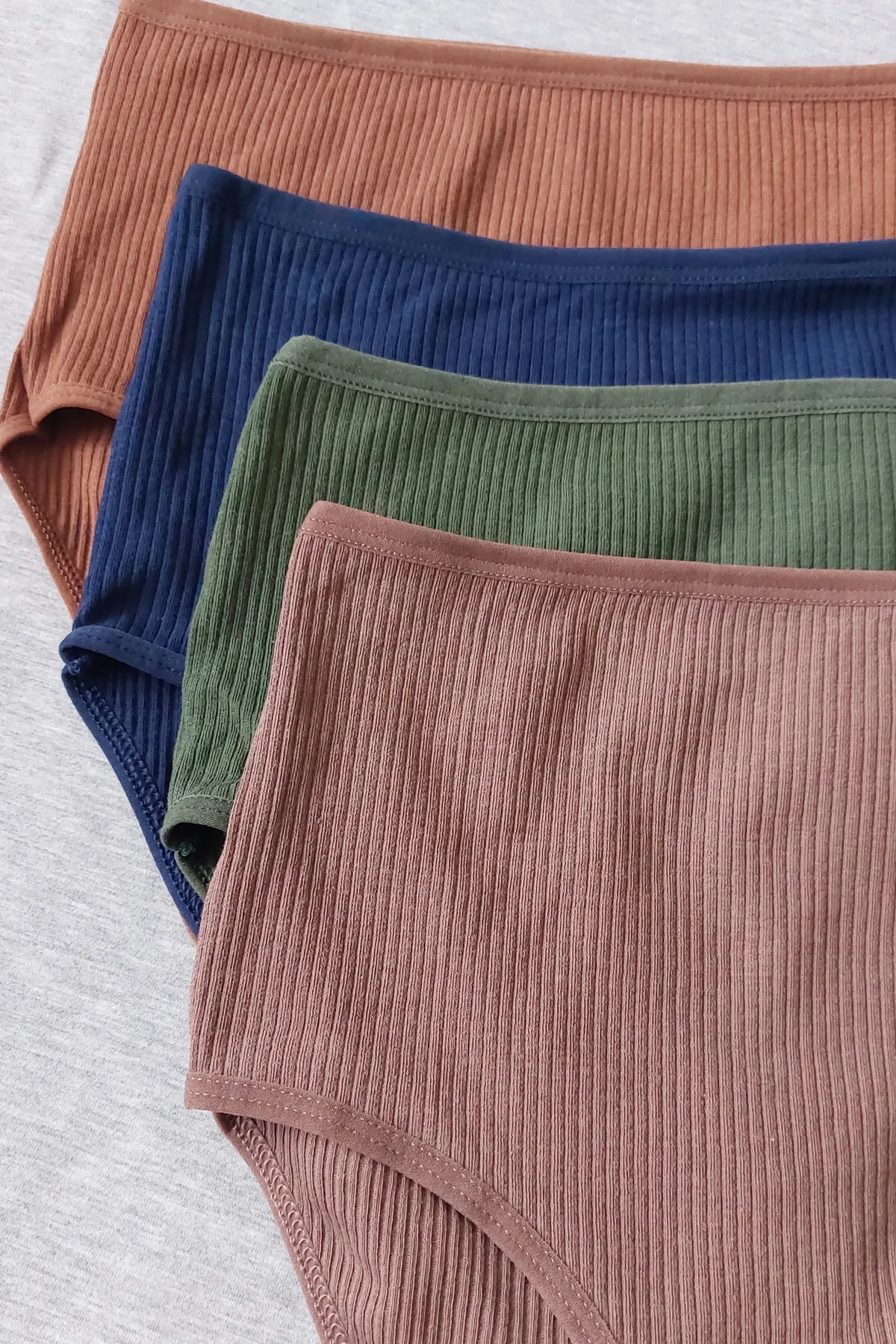 Sensu  Geripptes 7-teiliges Höschenset für Damen mit hoher Taille – KTS3080