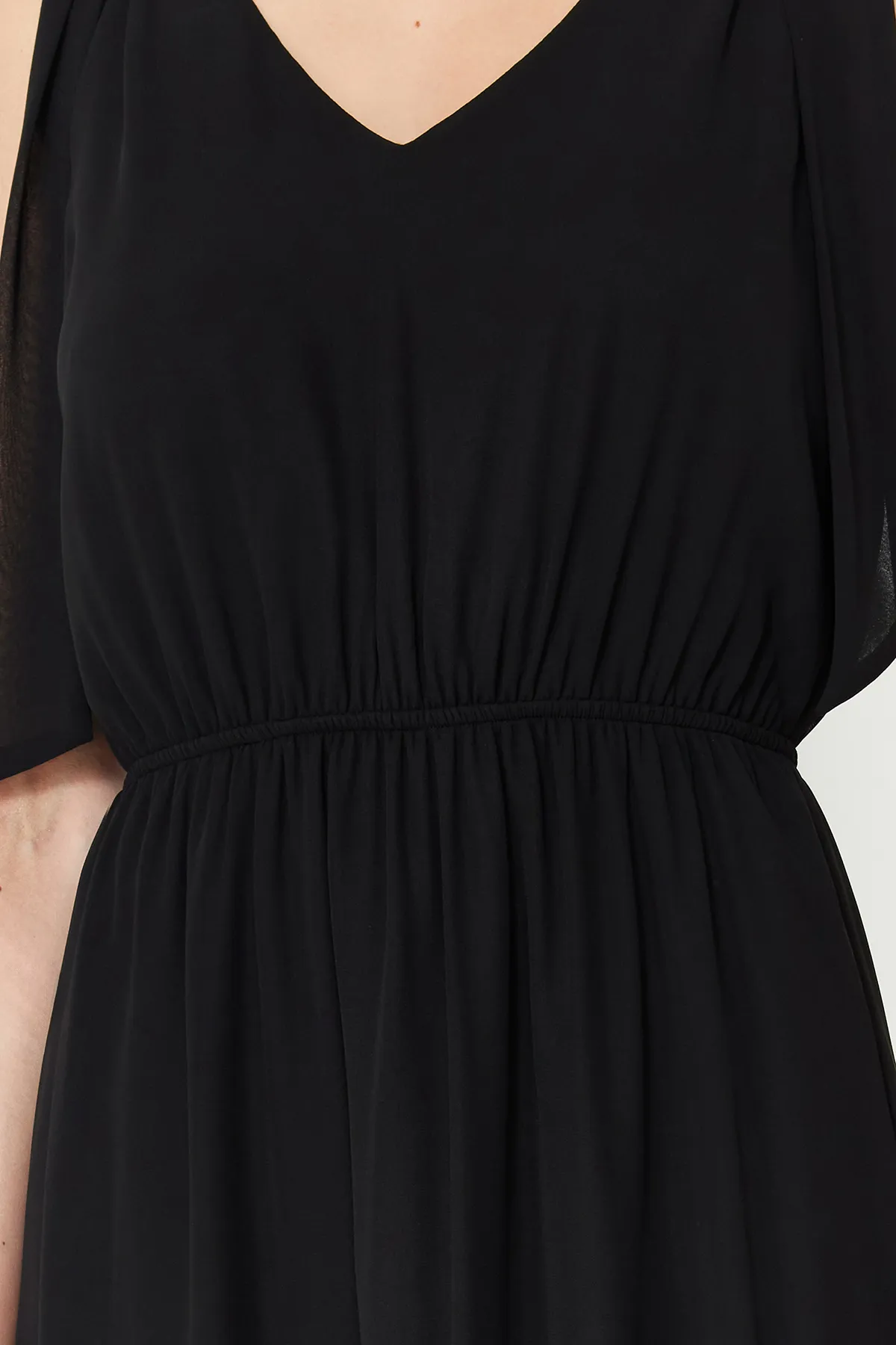 Trendyol Collection  Schwarzes A-Linien-Maxikleid aus gewebtem Chiffon mit elastischer Taille und Futter TWOSS24EL00804