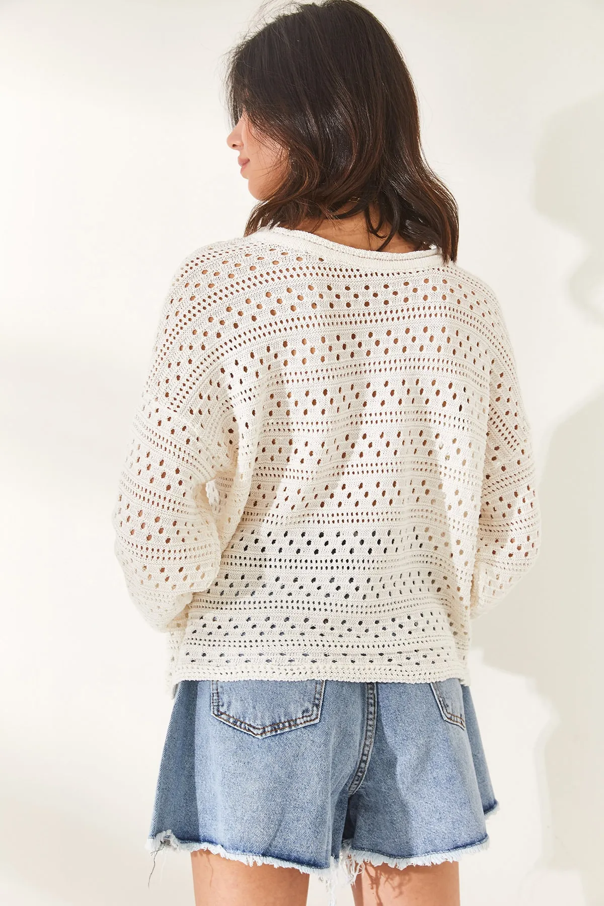 Olalook  Ecrufarbene, durchbrochene, lässige Baumwoll-Strickbluse mit Rundhalsausschnitt für Damen BLZ-19002304