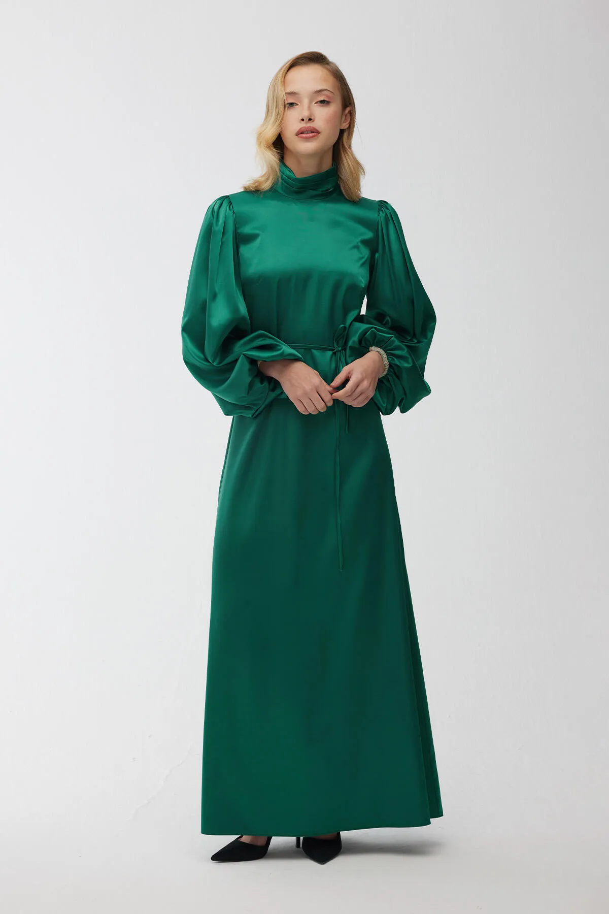Manuka  Abendkleid aus Satin mit Ballonärmeln Smaragdgrün