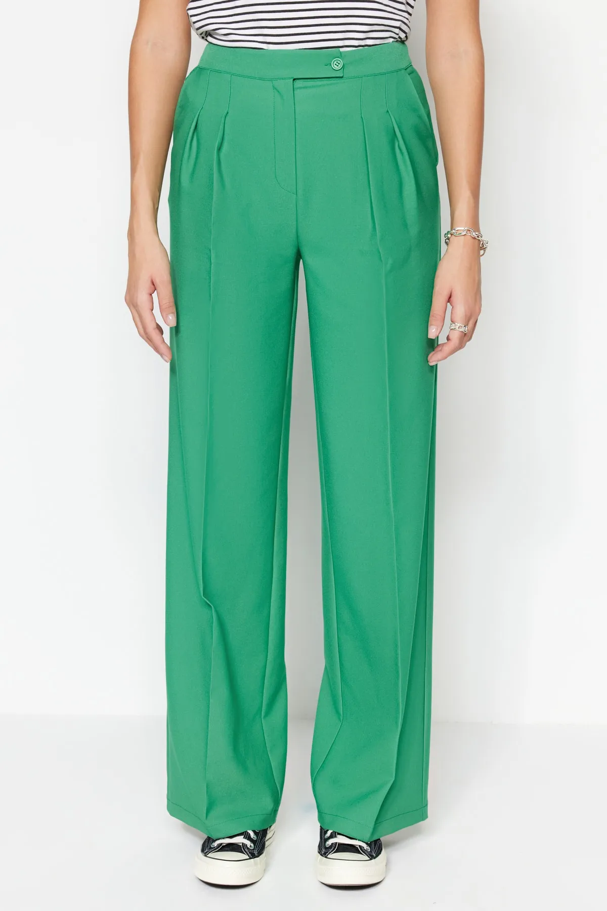Trendyol Collection  Grüne gewebte Hose mit weitem Bein, weitem Bein und hoher Taille TWOAW22PL0066