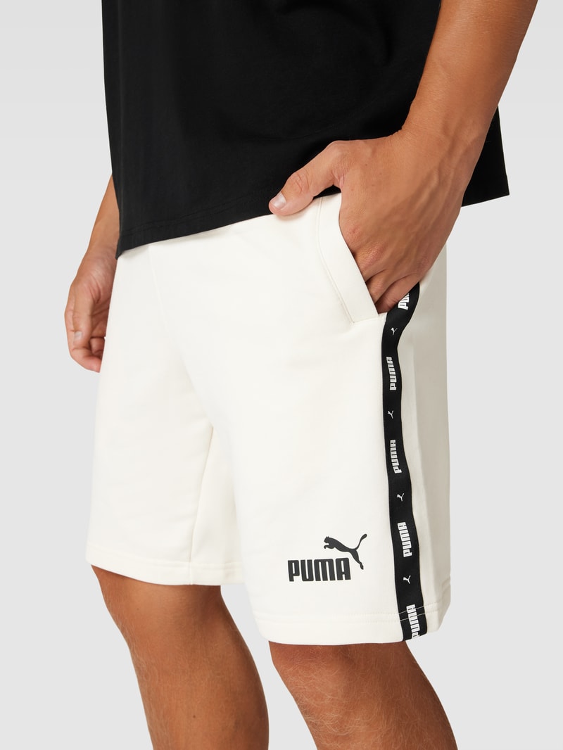 Shorts mit Label-Details in sand