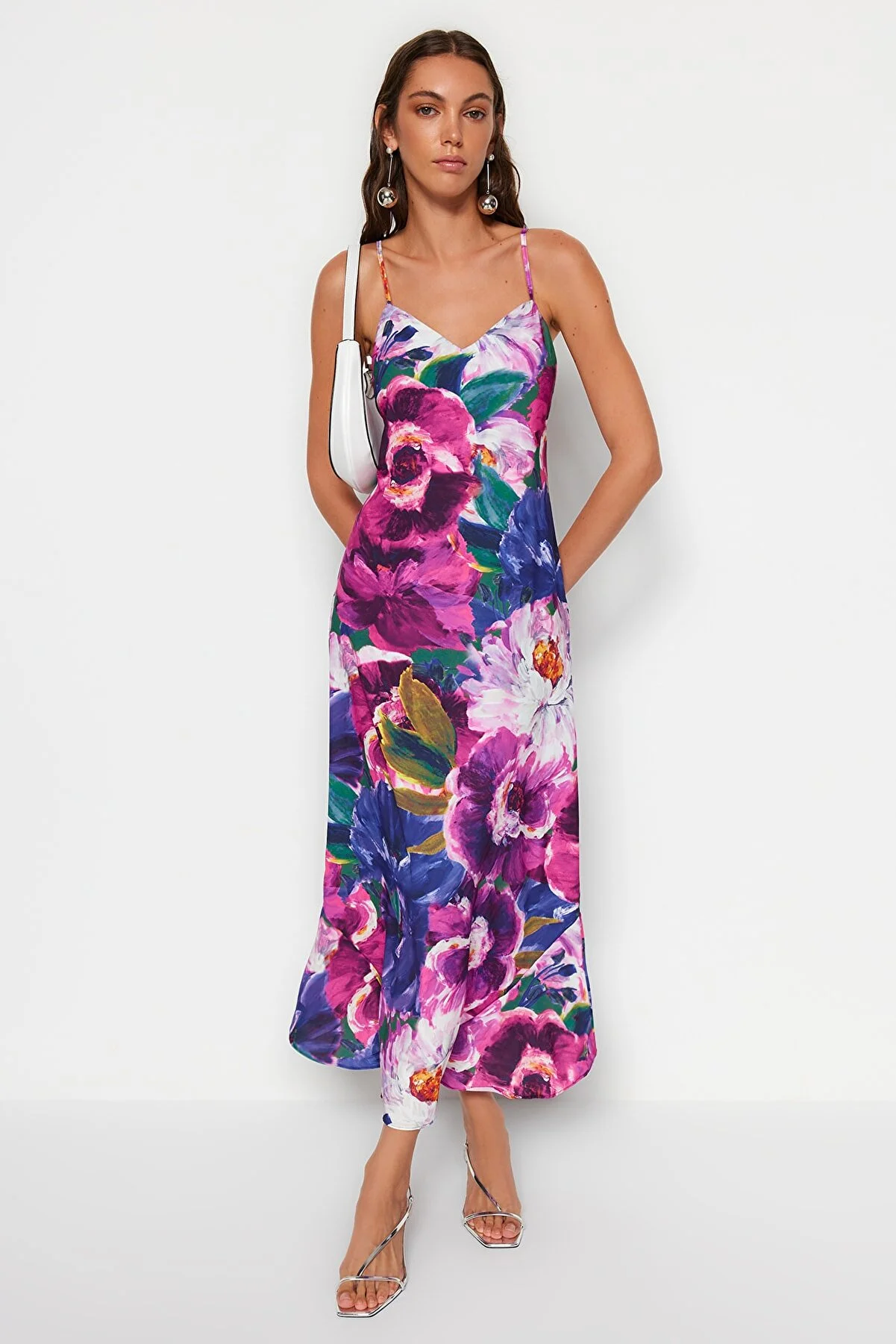 Trendyol Collection  Mehrfarbiges, strukturiertes, gewebtes Midi-Trägerkleid mit Blumenmuster TWOSS23EL02416