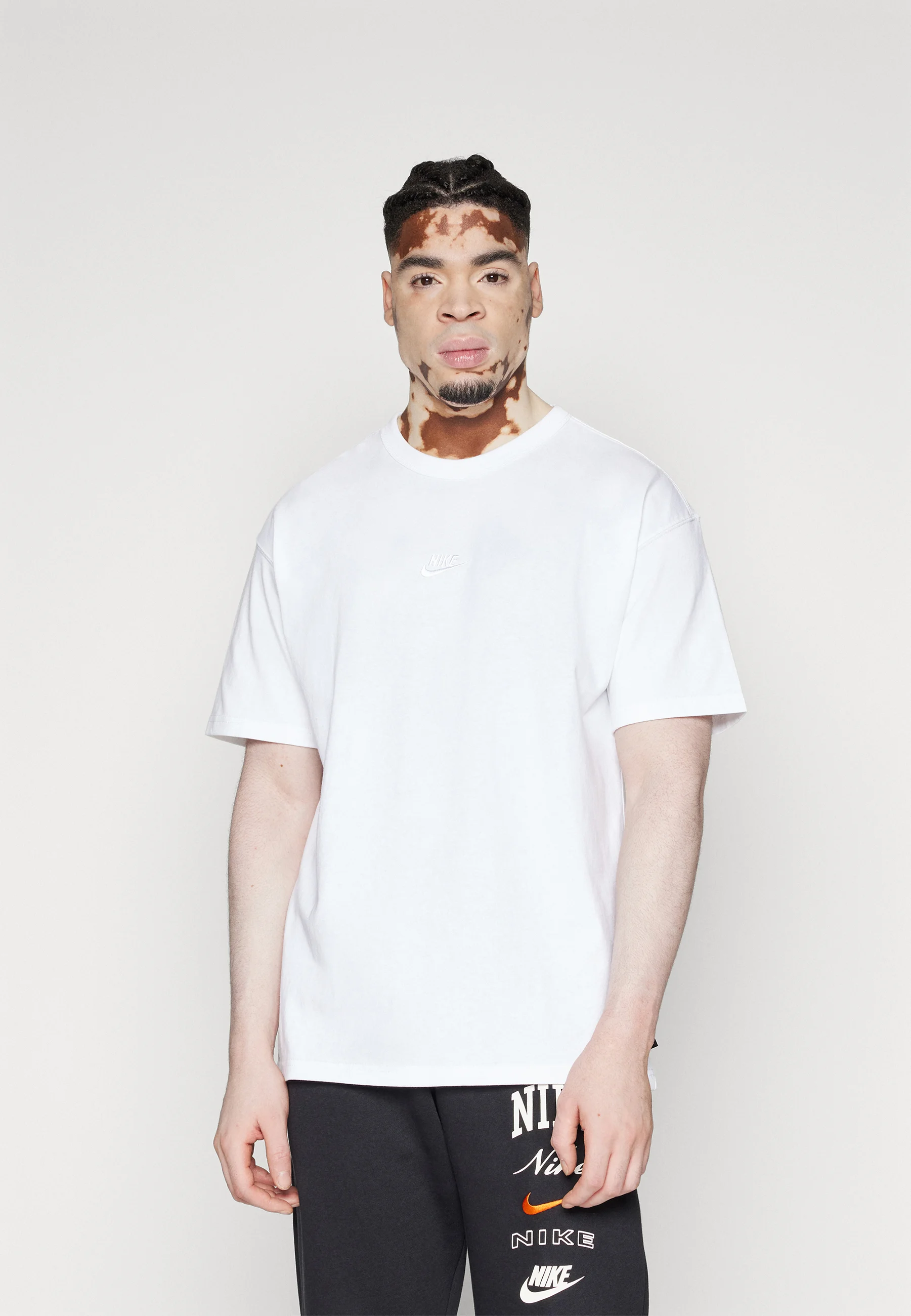 Nike Sportswear ESSNTL SUST - Camiseta básica