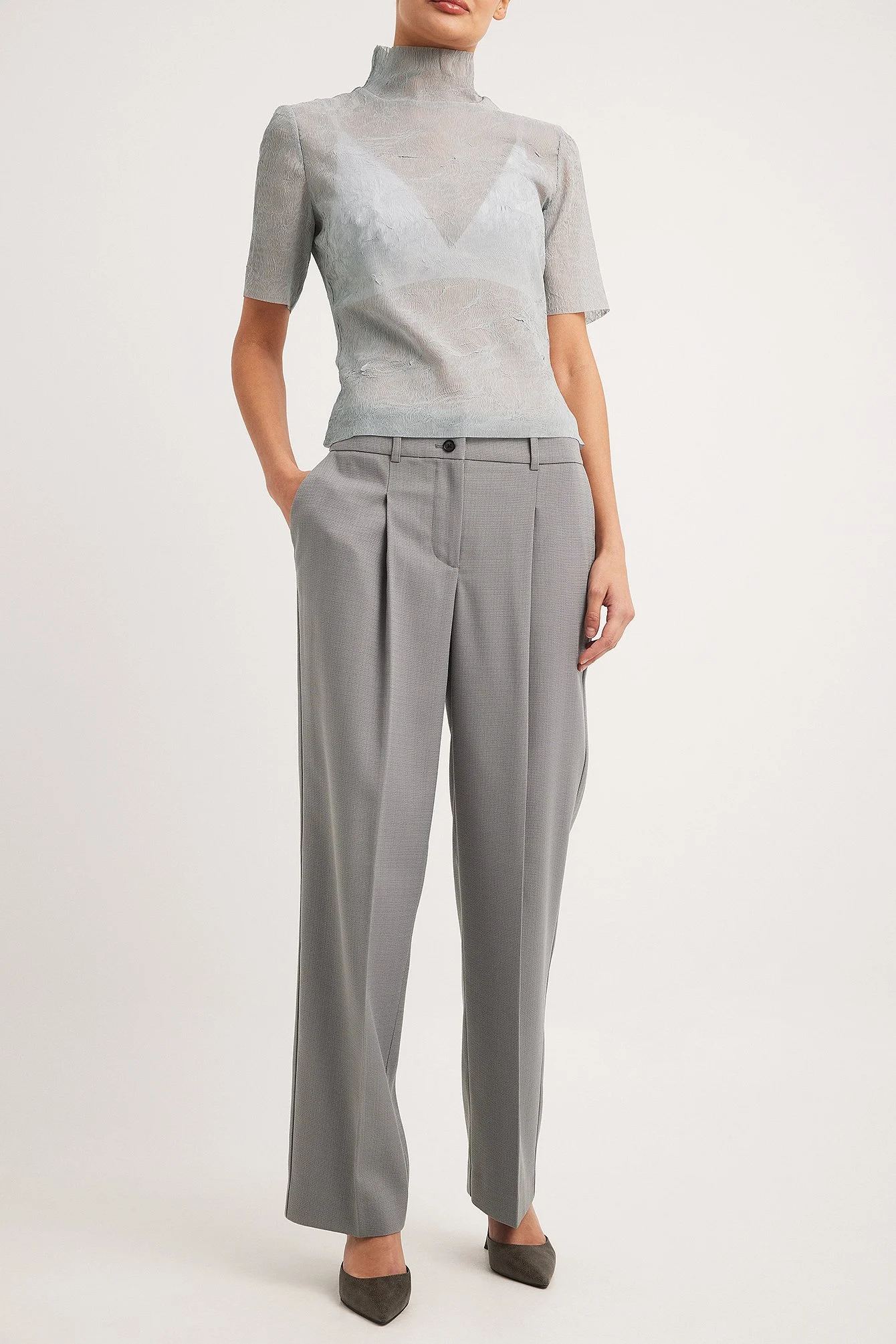 Weite Hose mit mittelhoher Taille