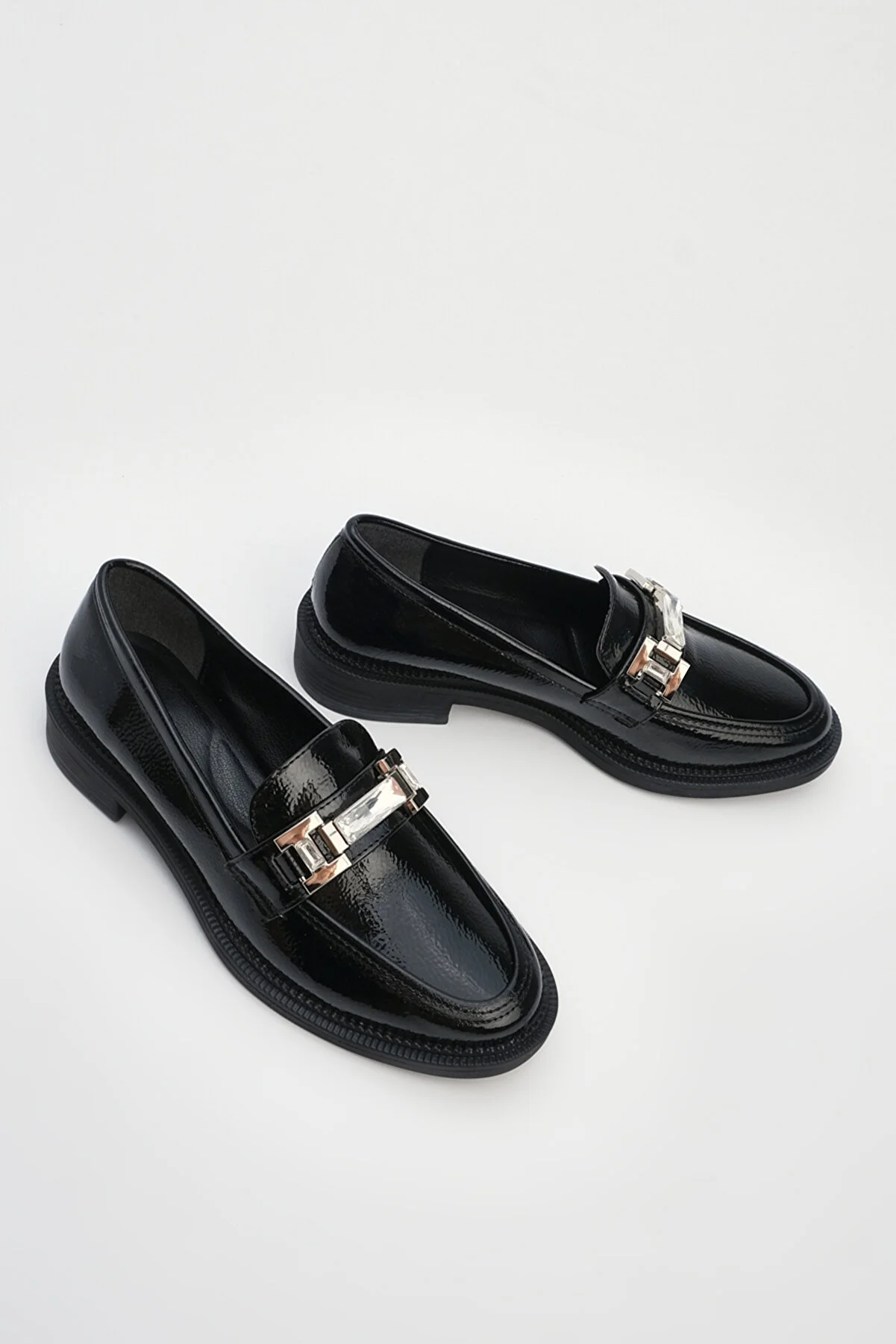 Marjin  Damen-Loafer mit Steinschnalle, Freizeitschuhe, Hosre, schwarzes Lackleder