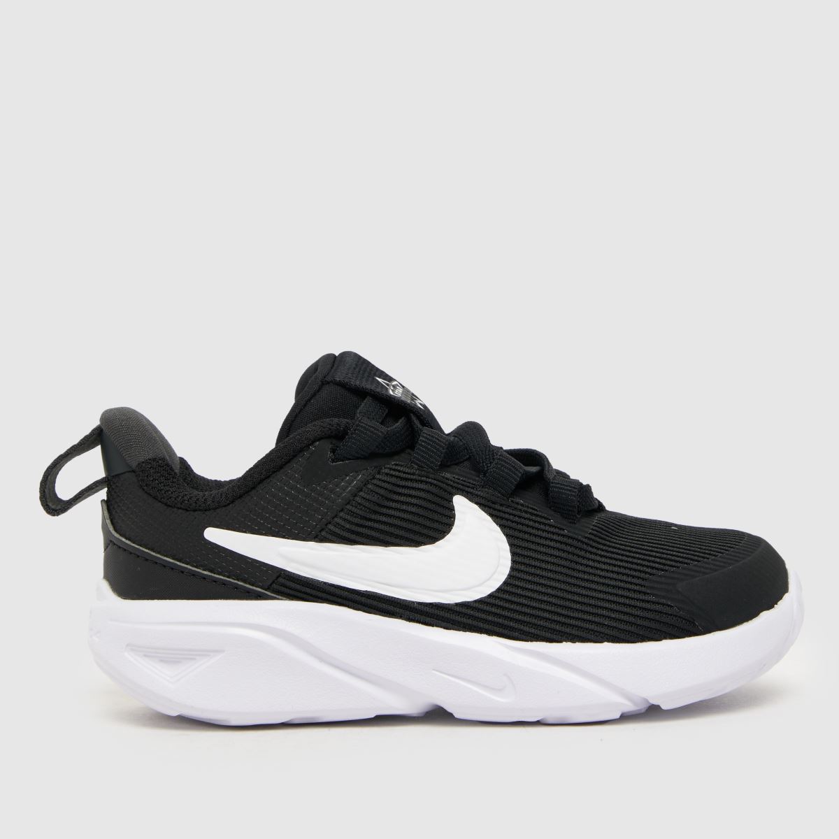 Nike Star Runner 4 gyerek cipő, fekete-fehér, 42