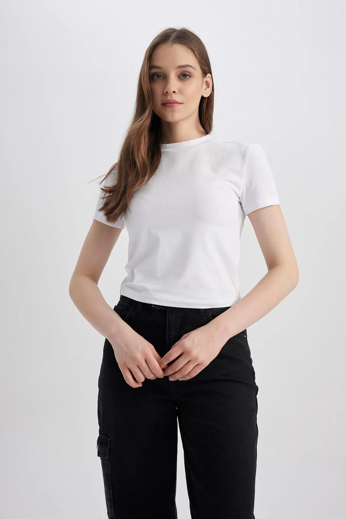 DeFacto  Coool Tailliertes Kurzarm-T-Shirt Z8790az23sp