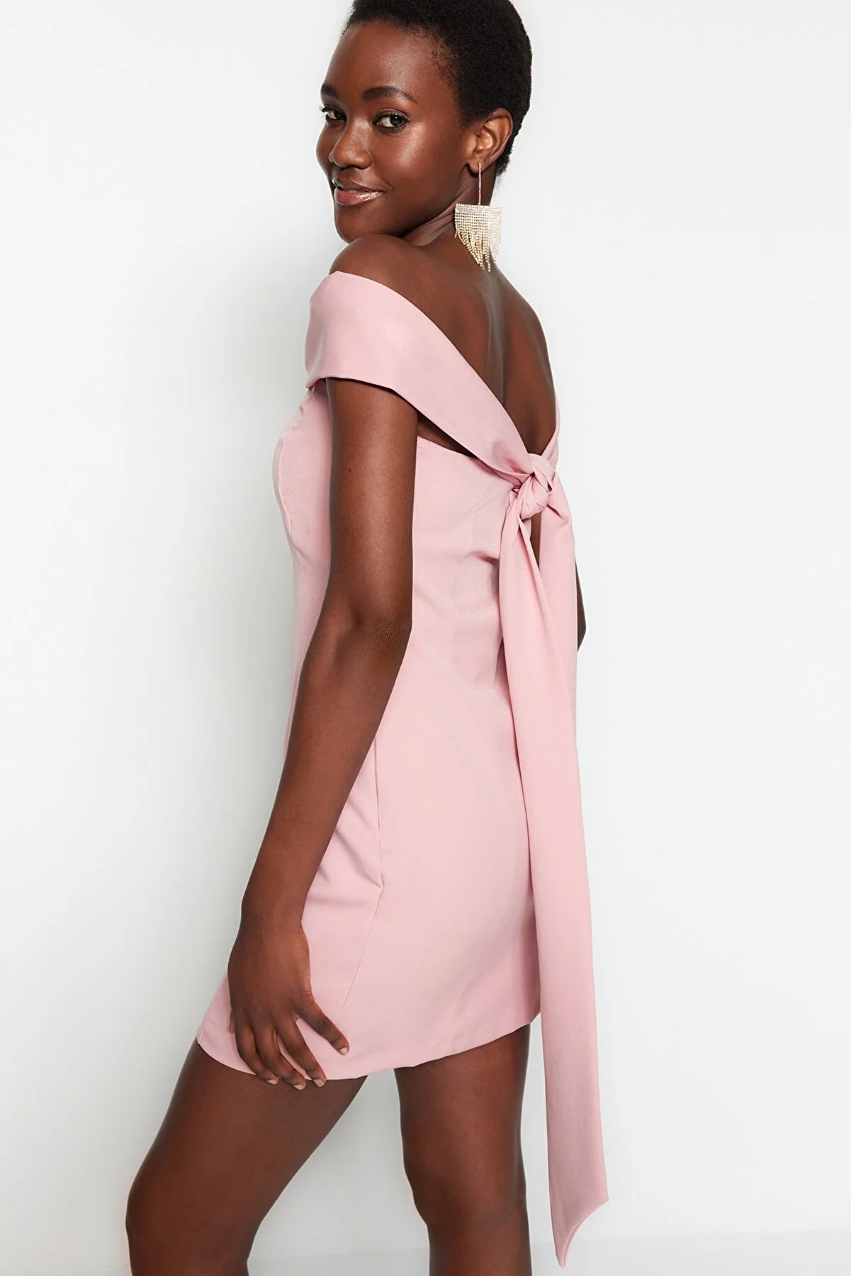 Trendyol Collection  Abendkleid mit gewebtem Latz und Puderfutter TPRSS23EL00348