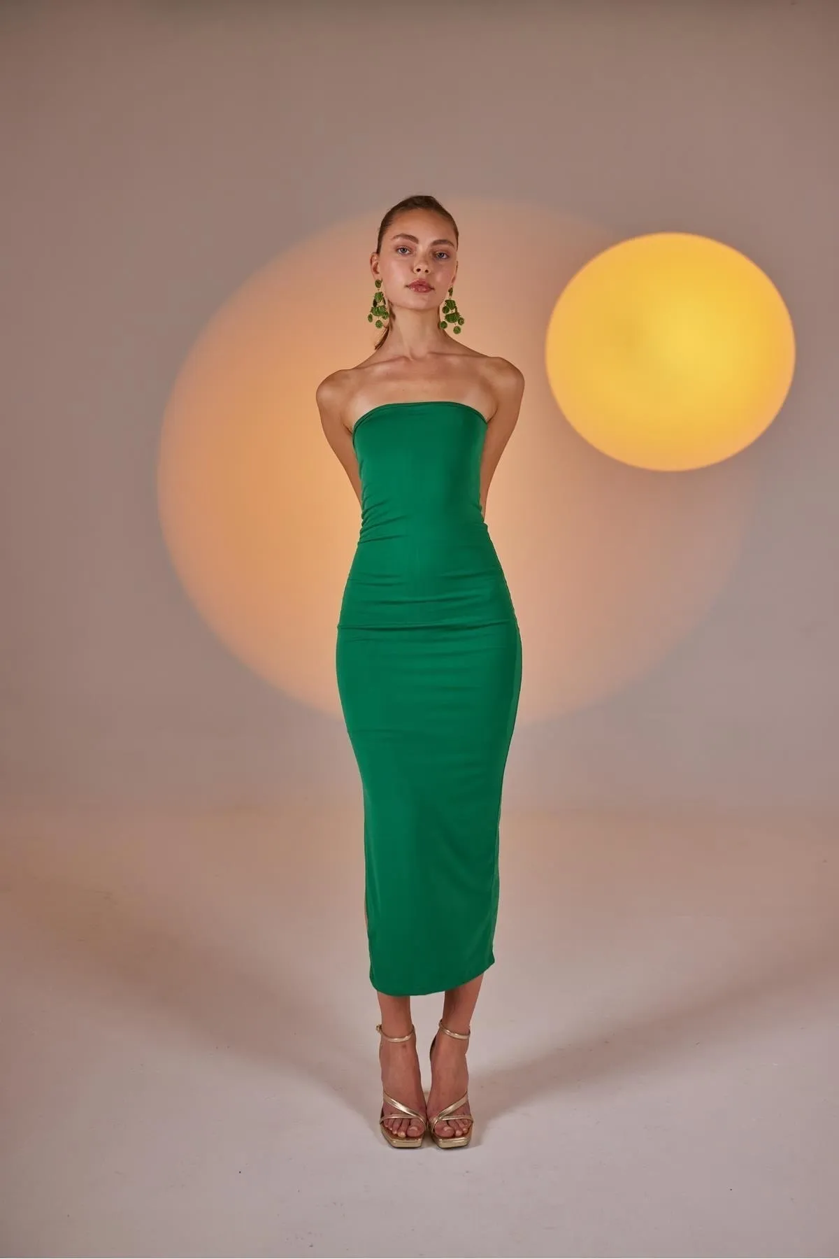 HOLLY LOLLY  Trägerloses Midi-Bodycon-Kleid mit Schlitz in Grün