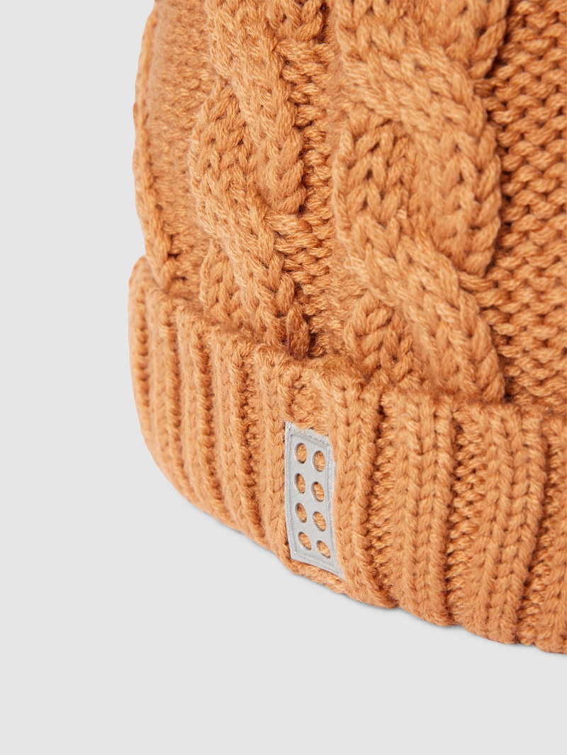 Strickmütze mit Label-Detail in hellbraun