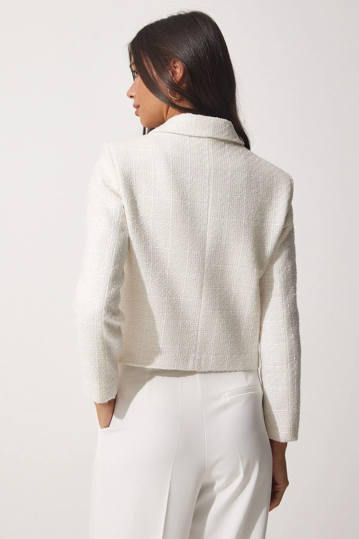 Happiness İstanbul  Ecrufarbene Dore-Tweed-Webjacke für Damen mit Knöpfen WF00021