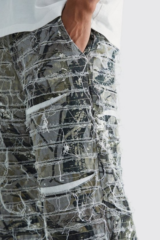 Lockere zerrissene Camouflage-Hose