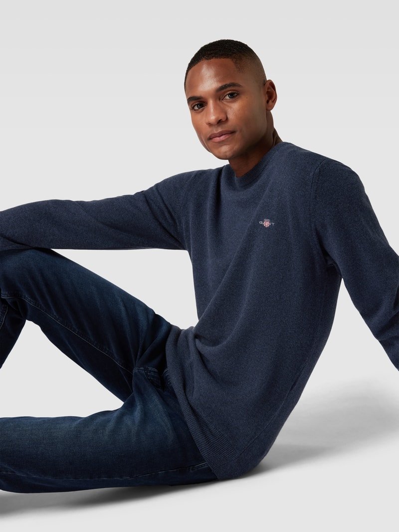Strickpullover mit Label-Stitching in marineblau meliert