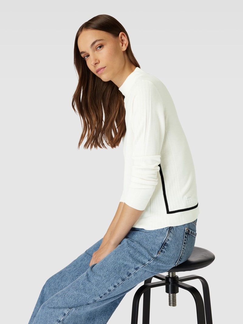 Strickpullover mit Stehkragen in offwhite