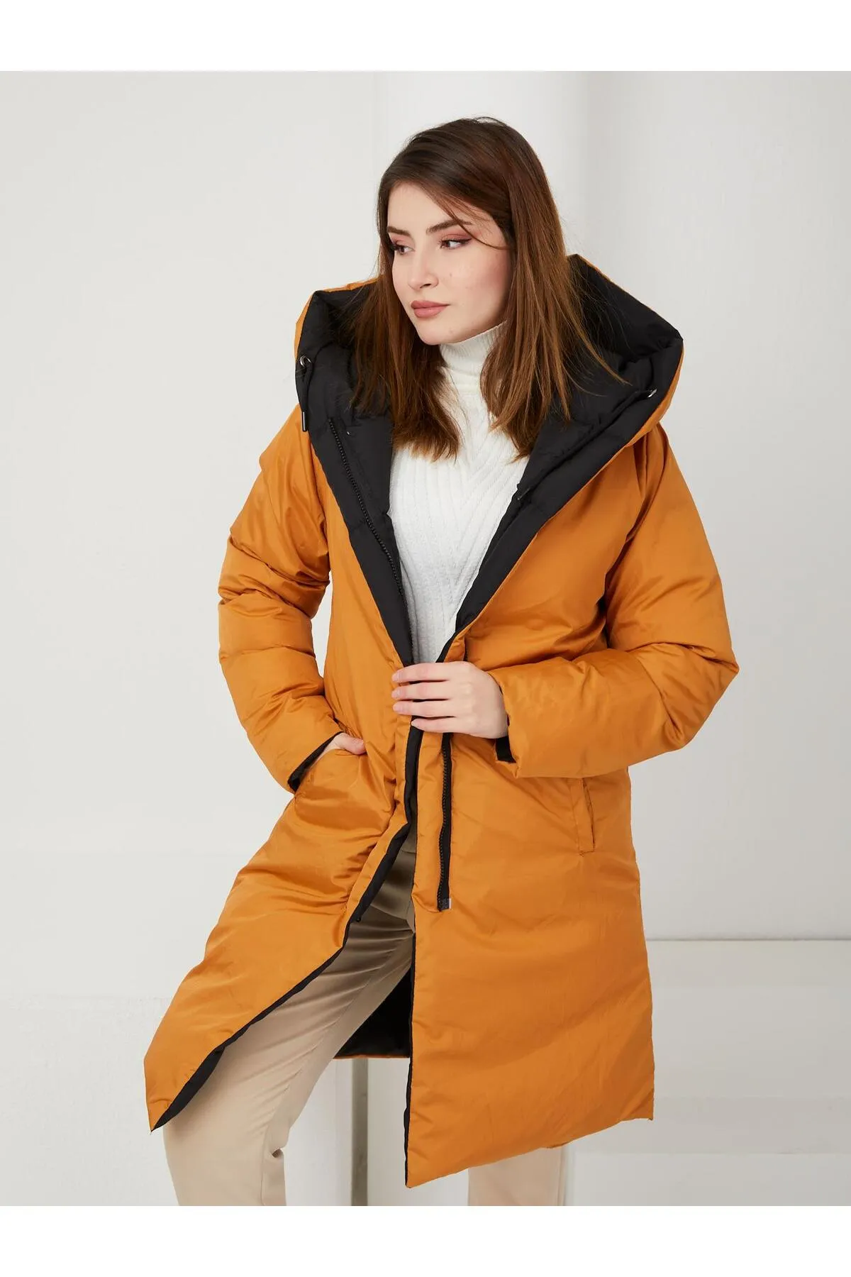 Olcay  Zweifarbige doppelseitige Pufferjacke mit Kapuze Schwarz-Senf 5371