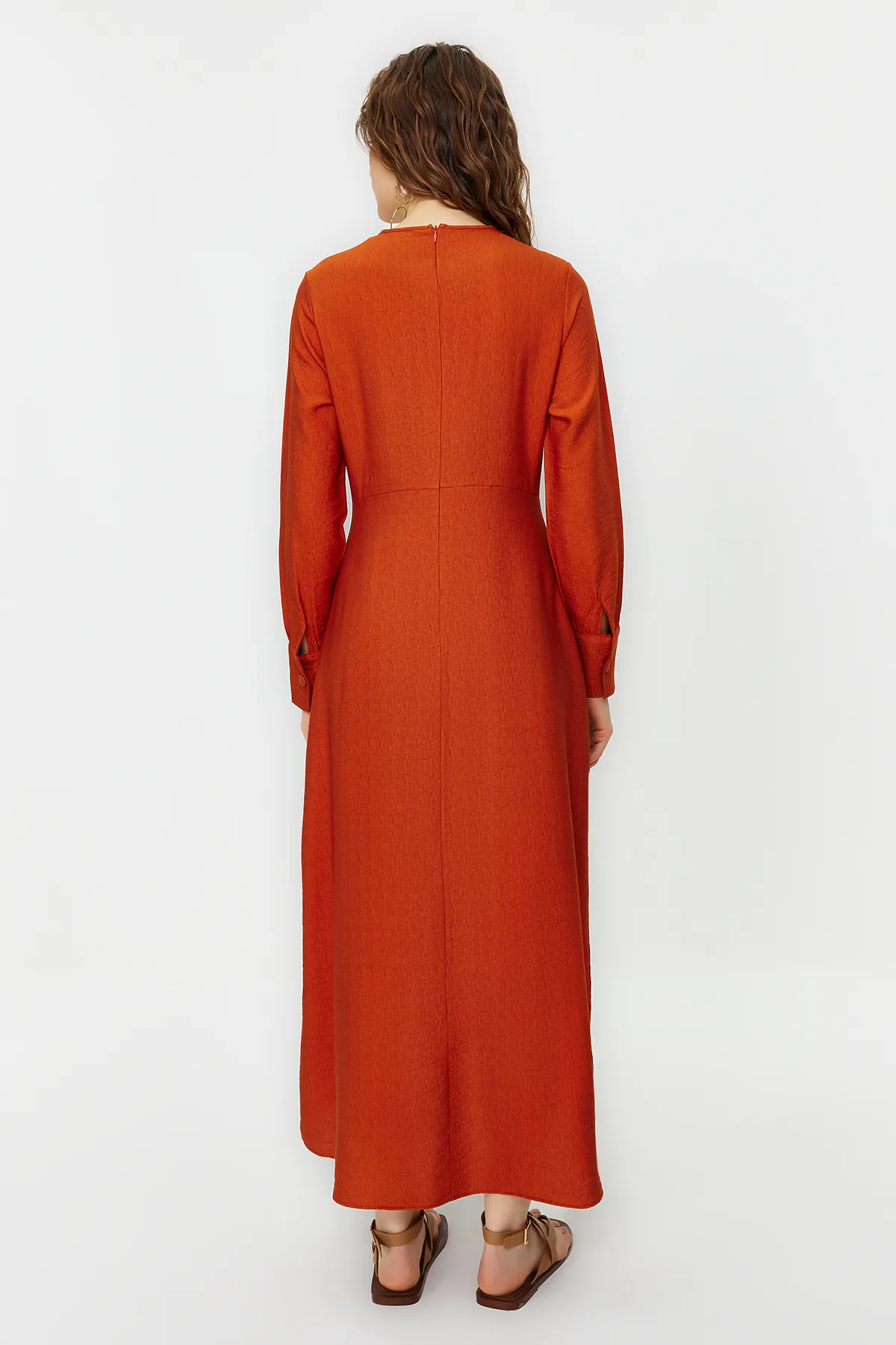 Trendyol Modest  Gefliestes Taillenband, detailliertes Webkleid TCTSS23EB00221